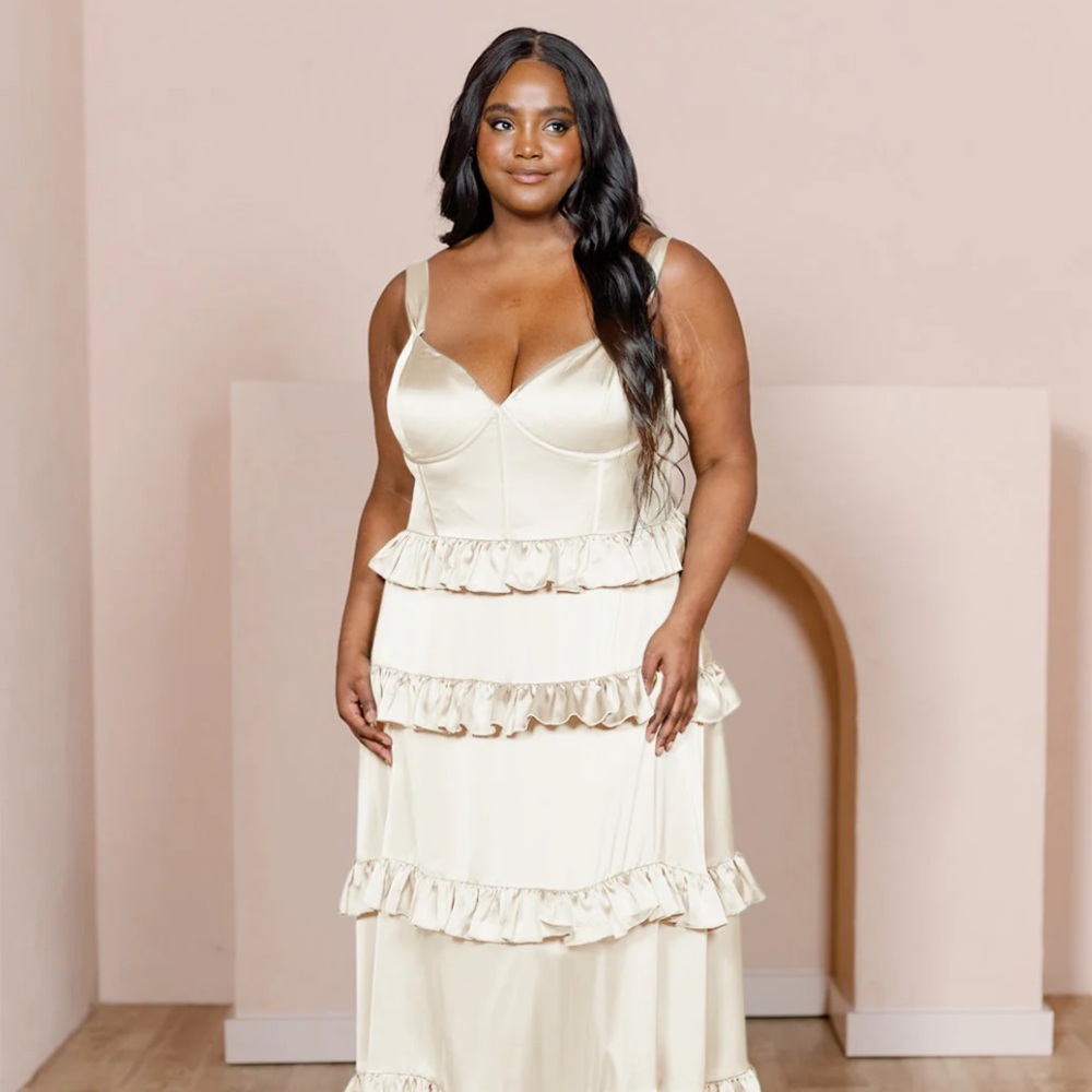REVELRY SLOANE SATIN DRESS
Color: Soft Champagne - 702, Size: 14